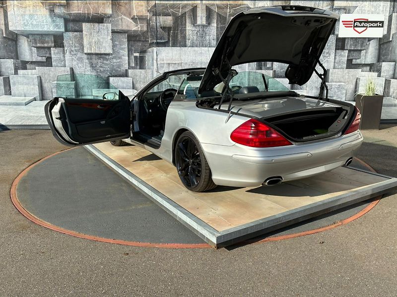 Mercedes-Benz SL (2002) 5.0 V8, 225KW - fotka 17 z 31