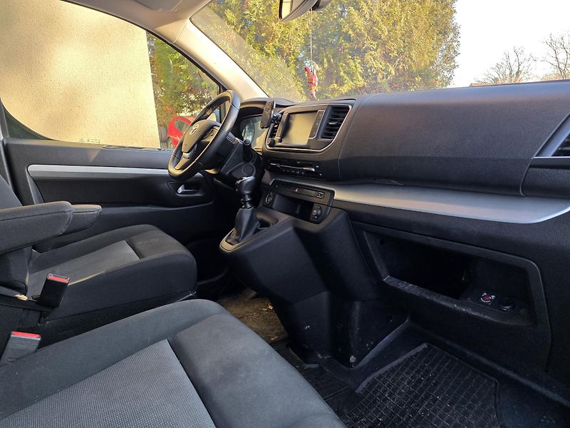 Toyota ProAce (2021) 2.0-KAMERA-TAŽNÉ 1,9t-XENONY - fotka 3 z 11