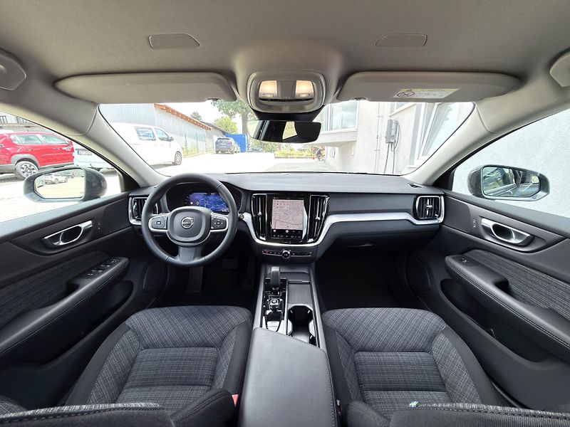Volvo V60 B4 FWD CORE // REZERVACE // - fotka 19 z 35