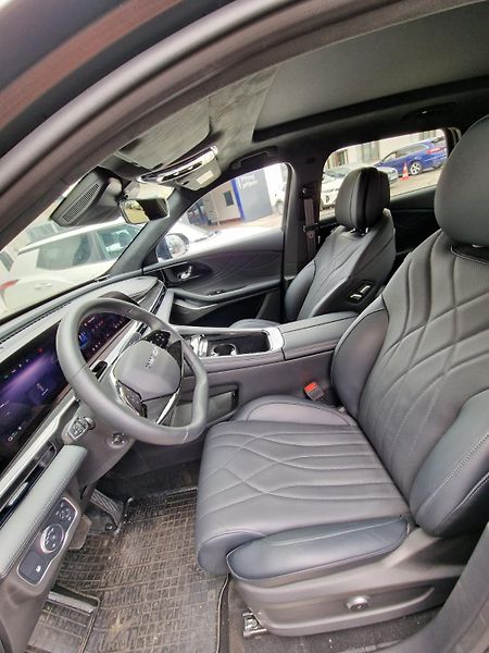 Omoda 9 (2026) SHS Premium 1.5 TGDI - fotka 10 z 23