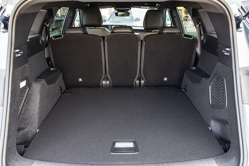 Peugeot 5008 (2026) 1,2 ALLURE Hybrid 145 e-DCS6 - fotka 7 z 18