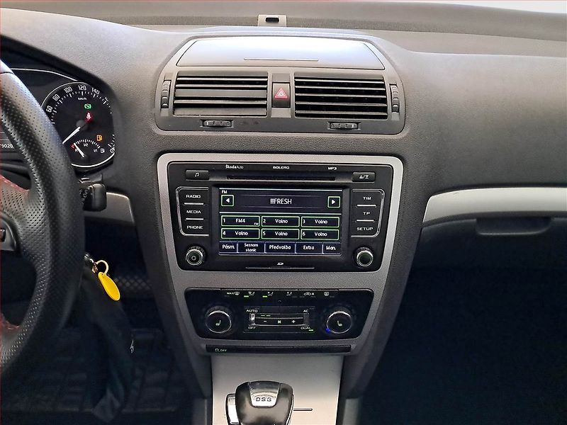 Škoda Octavia (2012) 1.6 TDI, Automat, zamluveno - fotka 11 z 17