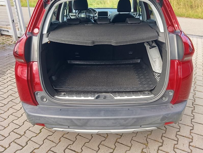 Peugeot 2008 (2018) ALLURE 130k MAN6 - fotka 9 z 27