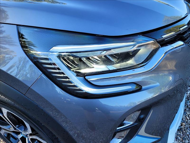 Renault Captur 1,6 E-Tech PHEV Intense - fotka 47 z 49