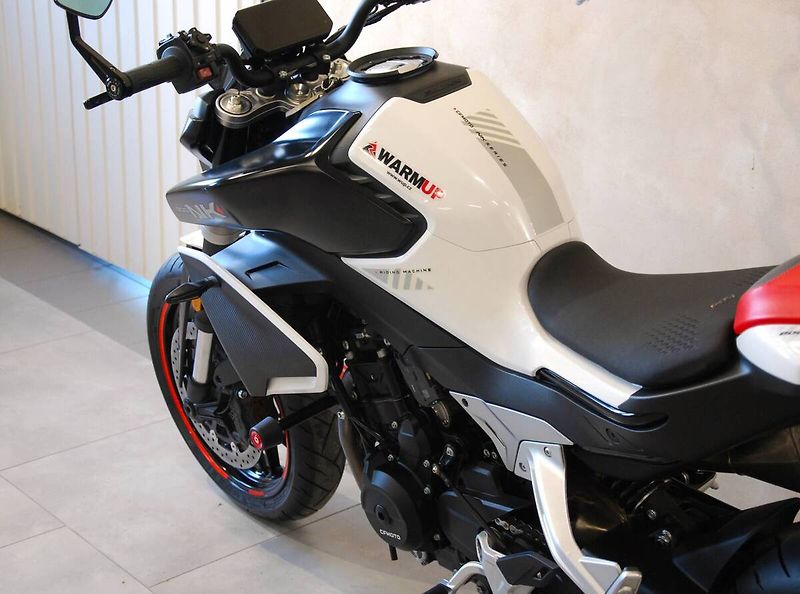 CFMOTO 800 NK (2025) 800NK Sport - krásný stav,serv - fotka 20 z 20