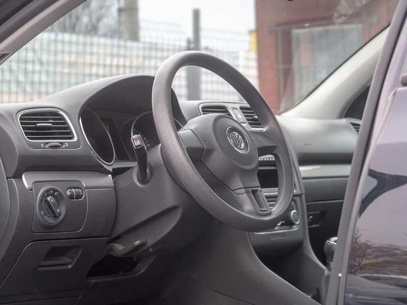 Volkswagen Golf (2012) 1.6TDI 77KW – SERVIS - fotka 10 z 46