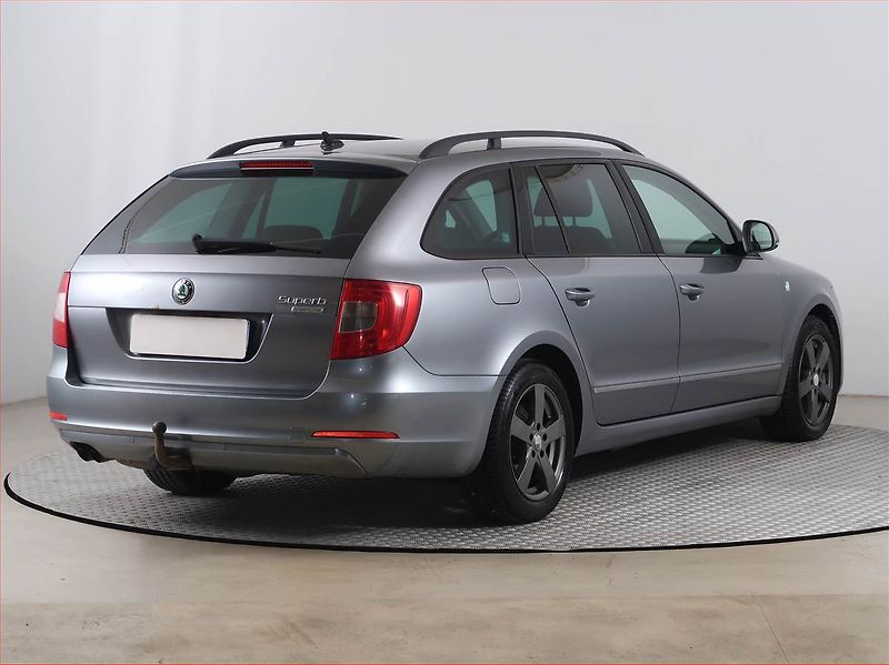 Škoda Superb (2012) 1.6 TDI, Navi, Tempomat - fotka 5 z 15