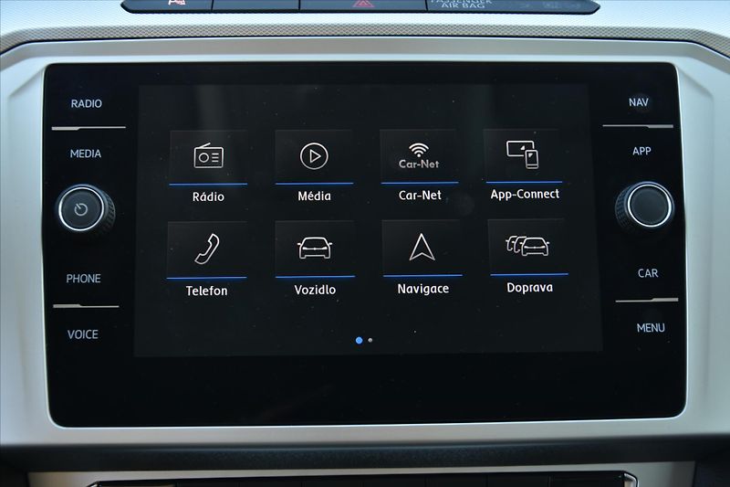 Volkswagen Passat 1.6 TDI LED NAVIGACE TAŽNÉ - fotka 18 z 28