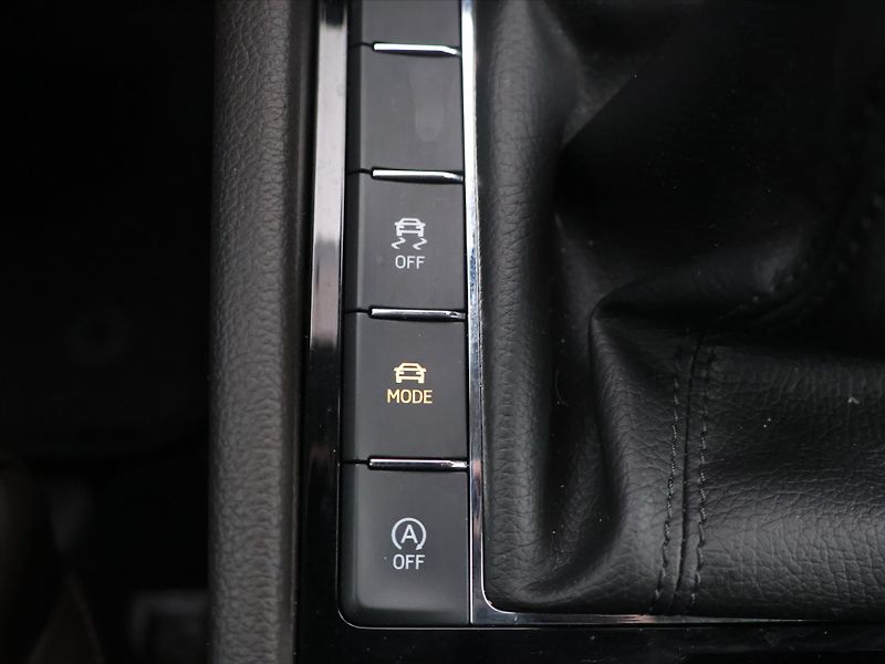 Škoda Superb 2,0 TDI 140kW L&K Navi CZ - fotka 21 z 30