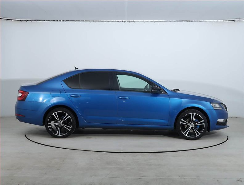 Škoda Octavia (2019) Style 1.5 TSI, Kůže, Tempomat - fotka 6 z 20