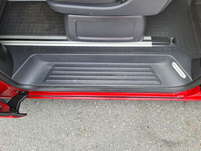 Volkswagen Multivan T5 2.0 TDi 103-KW KLIMA 7-MÍST - fotka 17 z 42