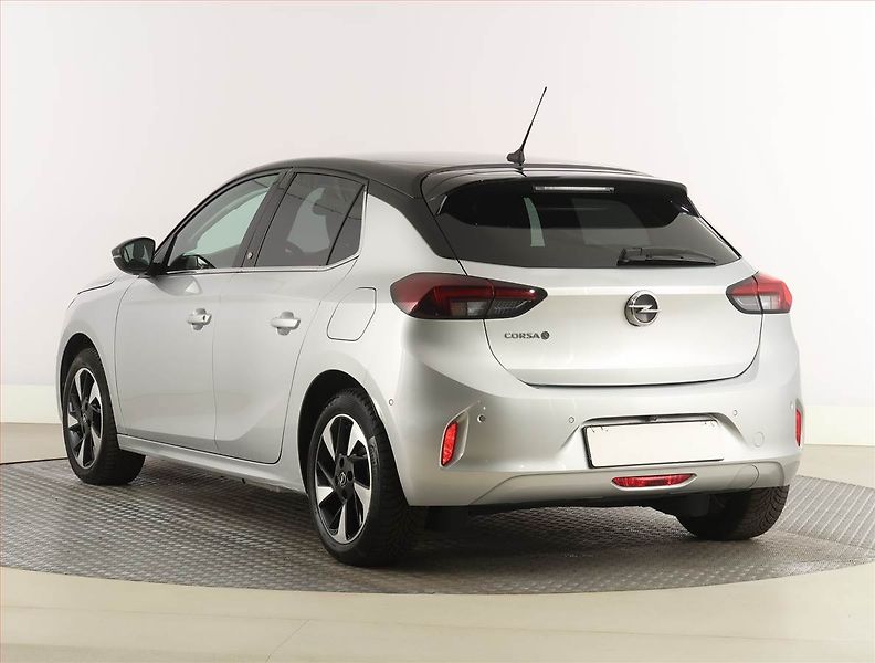 Opel Corsa (2023) Elegance 50 kWh, SoH 96% - fotka 4 z 28