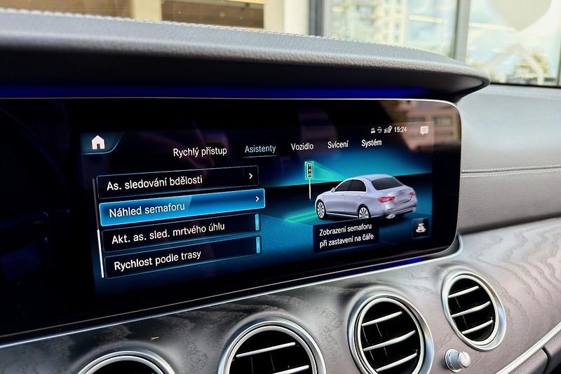 Mercedes-Benz Třídy E (2020) E 220d 4Matic AMG Line - fotka 92 z 112