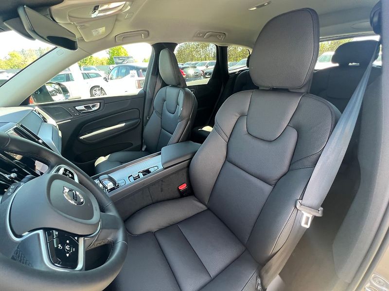 Volvo XC60 Plus B5 AWD 360, ACC,BLIS - fotka 21 z 22