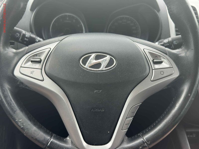 Hyundai ix20 (2012) 1.4i, ČR, servis.kniha, AC - fotka 13 z 18