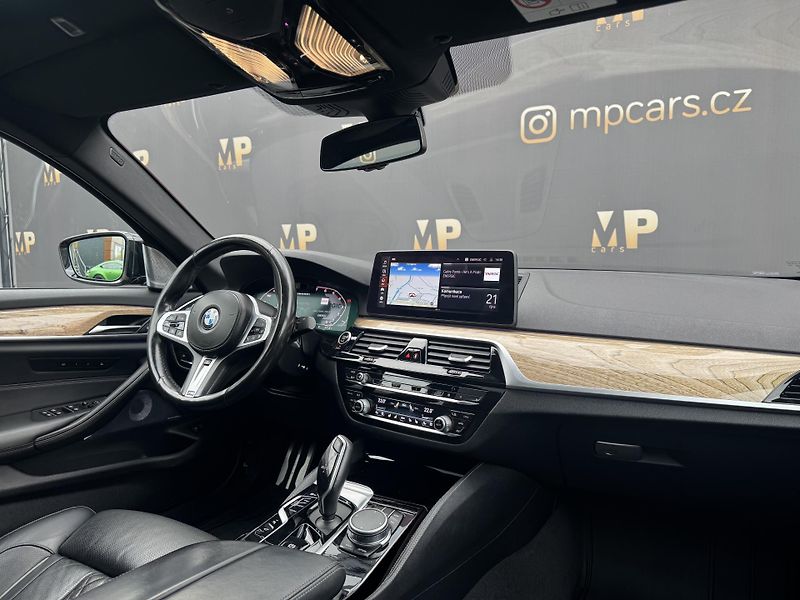 BMW Řada 5 (2021) M550i xDrive Laser, DPH, 1.Maj - fotka 14 z 59