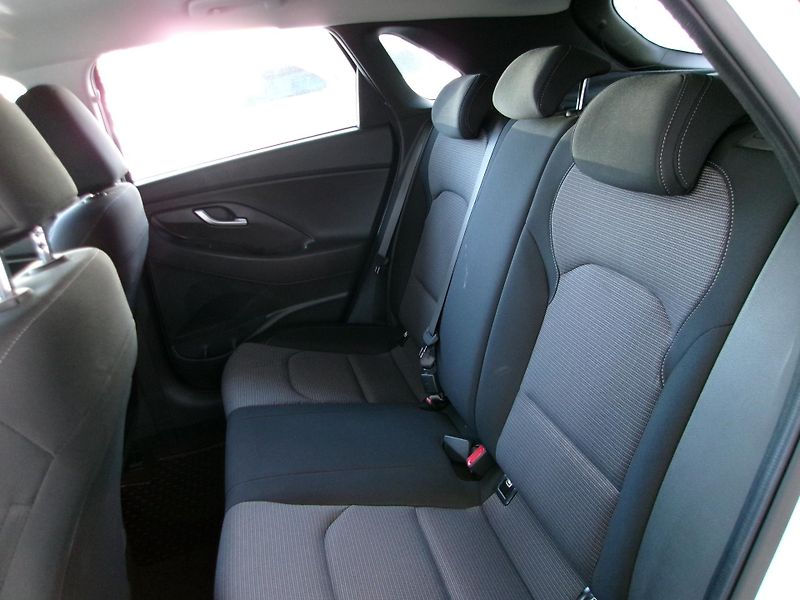 Hyundai i30 (2025) 1.5DPi 71kW Smart MT - fotka 9 z 16