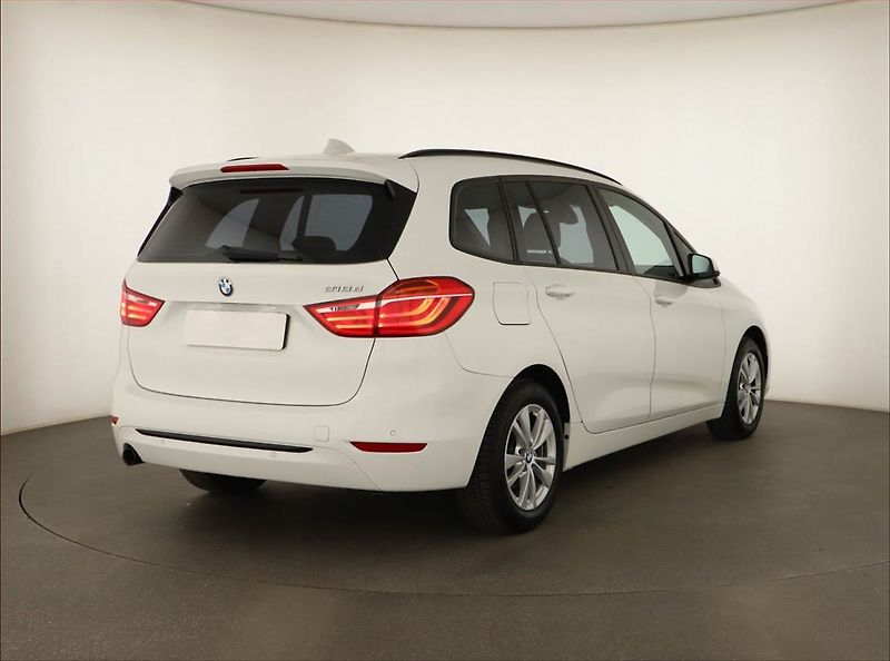 BMW Řada 2 (2015) Advantage 218d Gran Tourer - fotka 5 z 20
