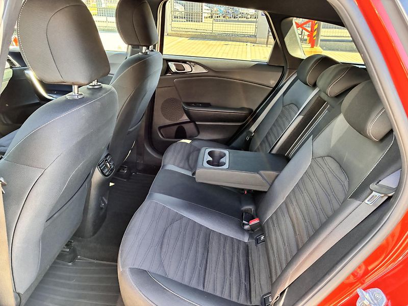 Kia Ceed 1.5T-GDi 118kW GT LINE AUTOMAT - fotka 14 z 38