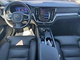 Volvo V60 (2024) PLUS DARK B4 145kW TAŽNÉ CZ - náhled 9