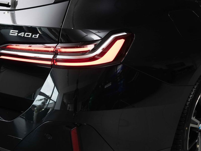 BMW Řada 5 540d xDrive Touring - fotka 10 z 22