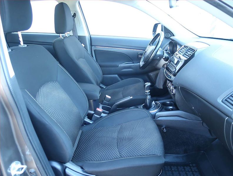 Mitsubishi ASX (2015) 1.8 DI-D MIVEC, 4X4, Tempomat - fotka 9 z 18