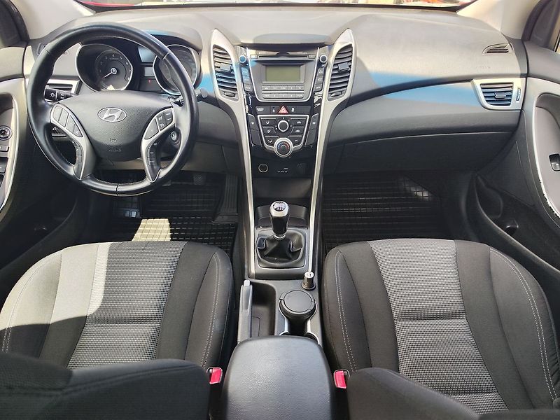 Hyundai i30 1.6i/88kW - fotka 12 z 25
