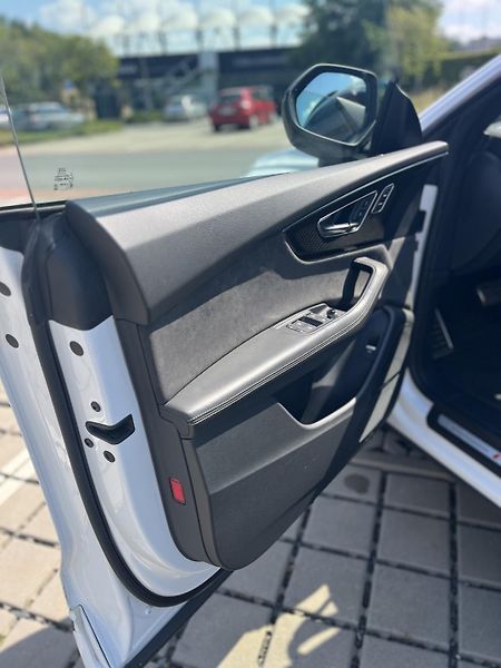 Audi SQ8 (2020) Plná výbava - fotka 14 z 22