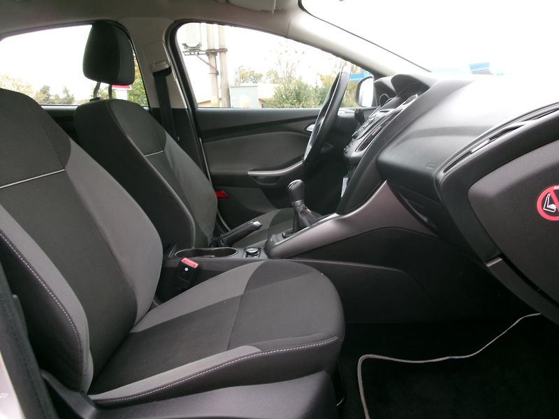 Ford Focus 1,0 ECOBOOST AC ROZVODY - fotka 26 z 28