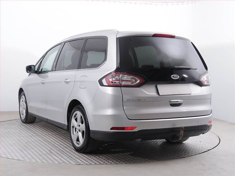 Ford Galaxy (2019) Titanium 2.0 EcoBlue, 4X4 - fotka 4 z 23