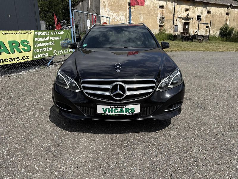 Mercedes-Benz Třídy E 220D  BlueTec 4MATIC TAŽNÉ - fotka 2 z 33