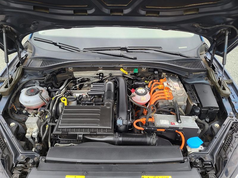 Škoda Superb iV 1.4 PHEV 160kW DSG STYLE - fotka 33 z 48
