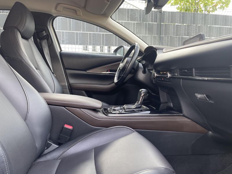 Mazda CX-30 (2022) 2.0 SKYACTIV-X 137kW COSMO 4x4 - fotka 13 z 42
