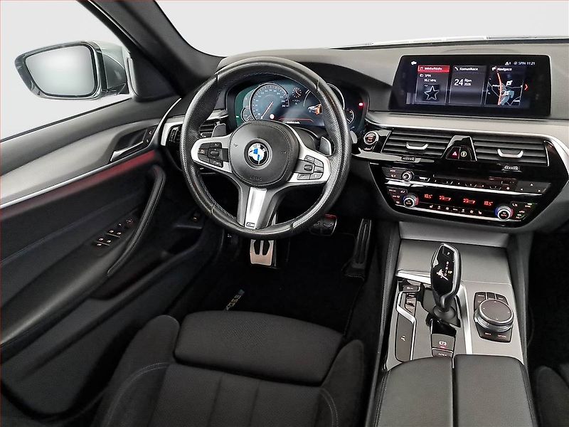BMW Řada 5 (2017) M Sport 530d xDrive - fotka 7 z 20