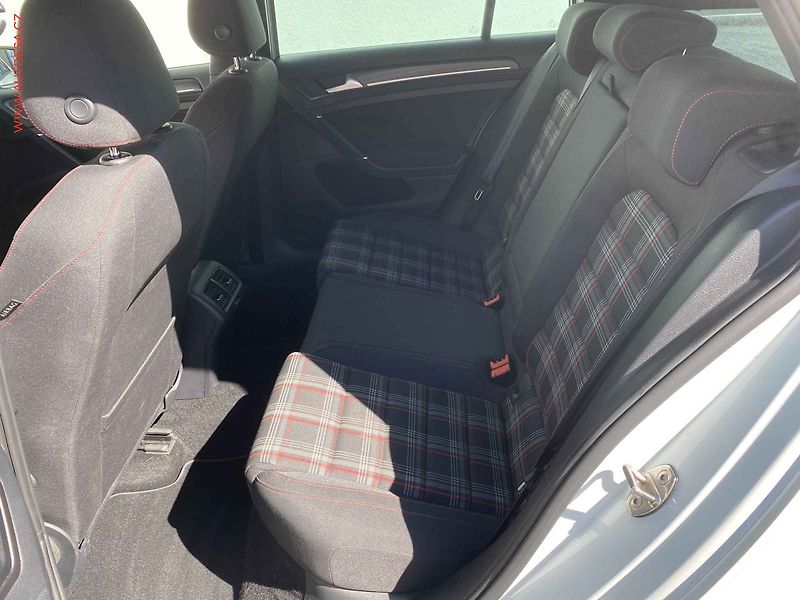 Volkswagen Golf (2019) 2.0 TSi, GTi, DSG, 180kW, - fotka 10 z 19