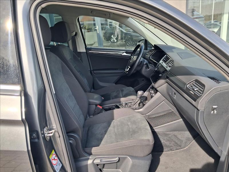 Volkswagen Tiguan 2,0 TSI DSG 4Motion Highline - fotka 16 z 20
