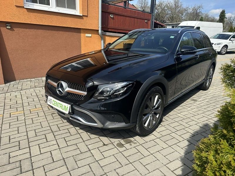 Mercedes-Benz Třídy E E 220d 4MATIC All-TerrainT - fotka 9 z 22