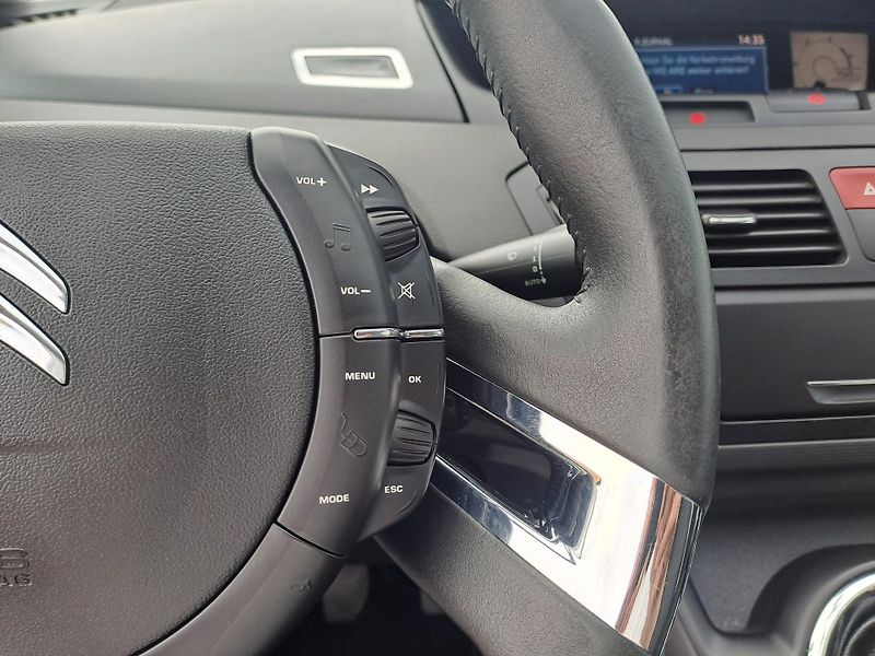 Citroën Grand C4 Picasso (2011) 1.6 HDi 7 MÍST - fotka 20 z 31