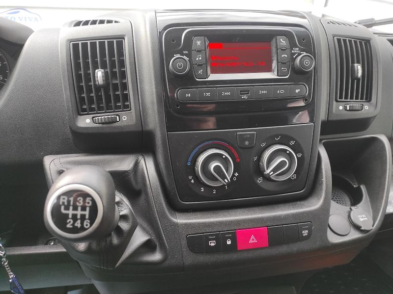 Peugeot Boxer 2,2BHDi L2H1, 7 míst, Vestavba - fotka 7 z 14