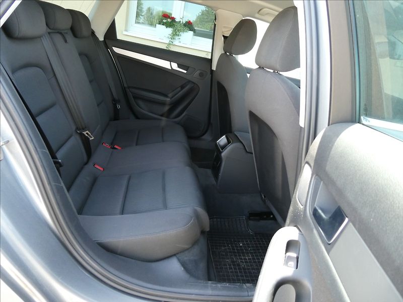 Audi A4 2,0 TDi 125kW serviska,NAVI - fotka 25 z 40