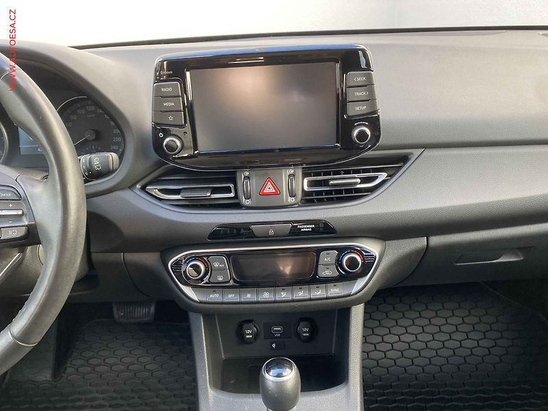 Hyundai i30 (2023) 1.0 T-GDi, 2.maj,ČR, Smart - fotka 12 z 19