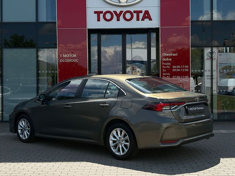 Toyota Corolla 1.5 Comfort - fotka 2 z 14