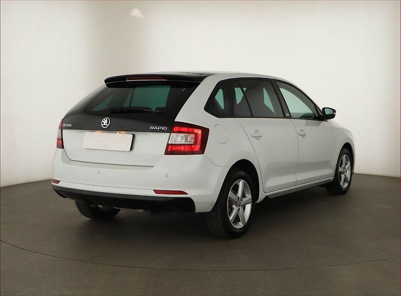Škoda Rapid (2015) Spaceback 1.4 TDI, Automat - fotka 5 z 19