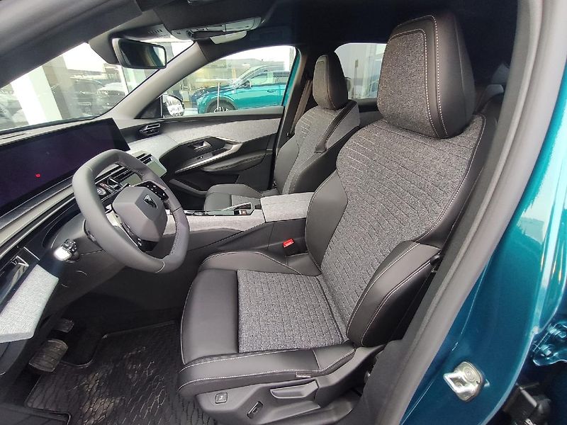 Peugeot 3008 (2026) Business 1.2 HYBRID 145k AUT6 - fotka 23 z 28