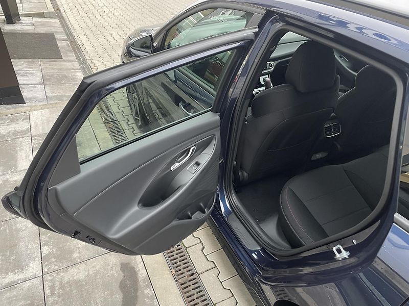 Hyundai i30 1,5 T-GDI MHEV 103kW N-line AT - fotka 7 z 32