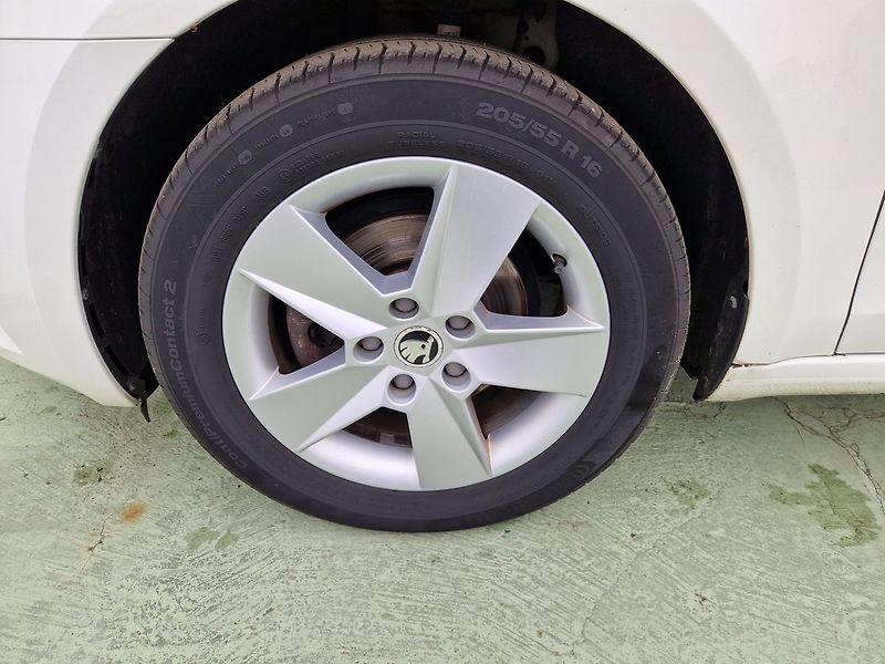 Škoda Octavia 1.6 TDI - fotka 33 z 34