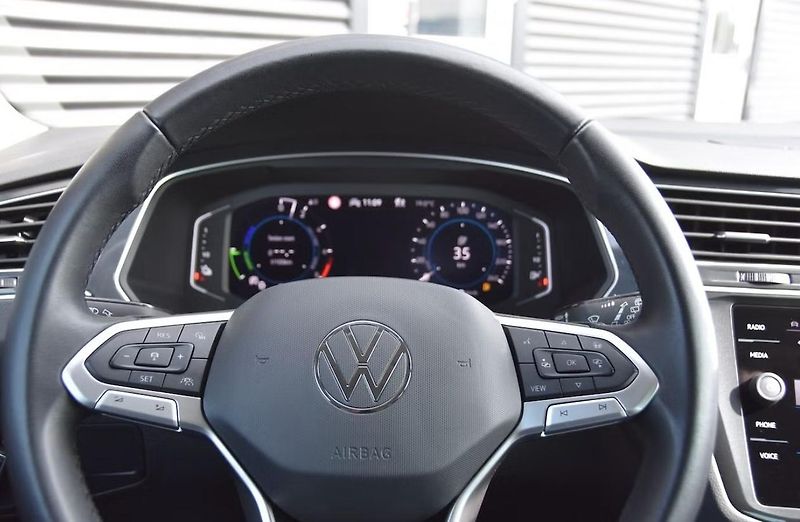 Volkswagen Tiguan eHybrid 1.4 TSI ACT OPF Matrix - fotka 16 z 20