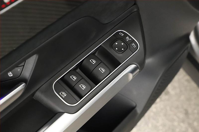 Mercedes-Benz GLB (2026) 200 d, AMG Line, Navigavce - fotka 23 z 29