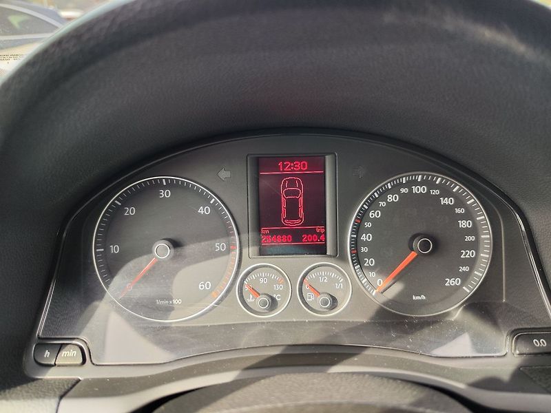 Volkswagen Golf 1.9 TDI/77kW DSG - fotka 14 z 24