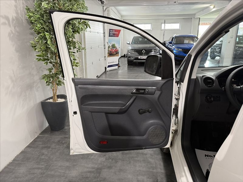 Volkswagen Caddy 1,6   TDI 75KW TAŽNÉ SERVIS - fotka 6 z 19
